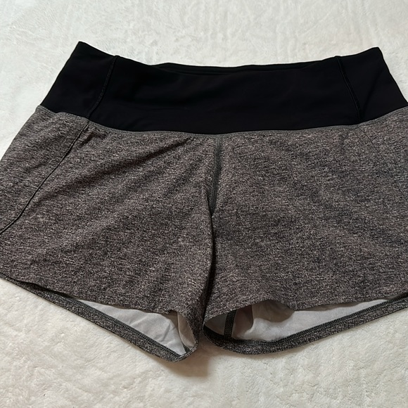 Lululemon Run Times Short II *4" Size 4 - Picture 3 of 7